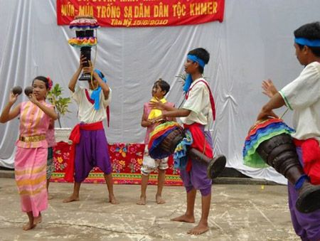 du lịch sóc trăng, văn hóa khmer, vui nhộn vũ điệu dân gian - múa trống sadam