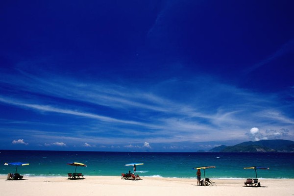 bãi biển mỹ khê đà nẵng, cầu sông hàn, chùa linh ứng đà nẵng, 7 bãi biển việt nam mà du khách quốc tế nên tới.