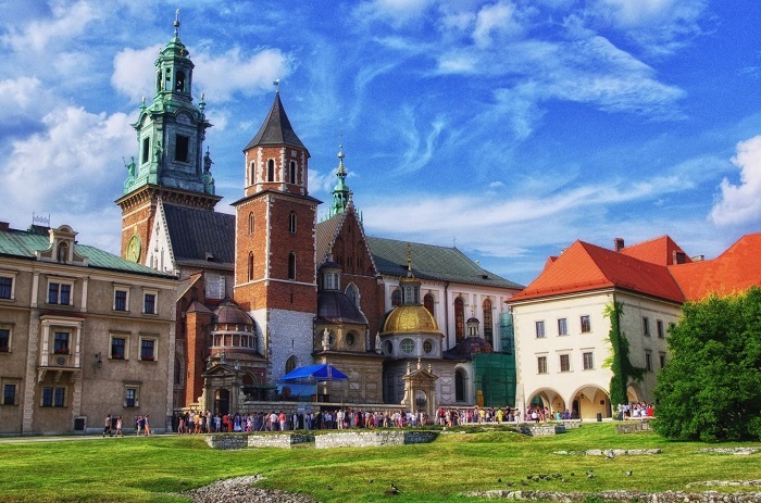 Tự túc du lịch bụi trải nghiệm Ba Lan tiết kiệm nhất