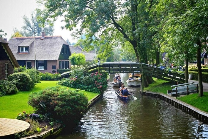 Mê mẩn trước vẻ đẹp của ngôi làng Giethoorn tại Hà Lan
