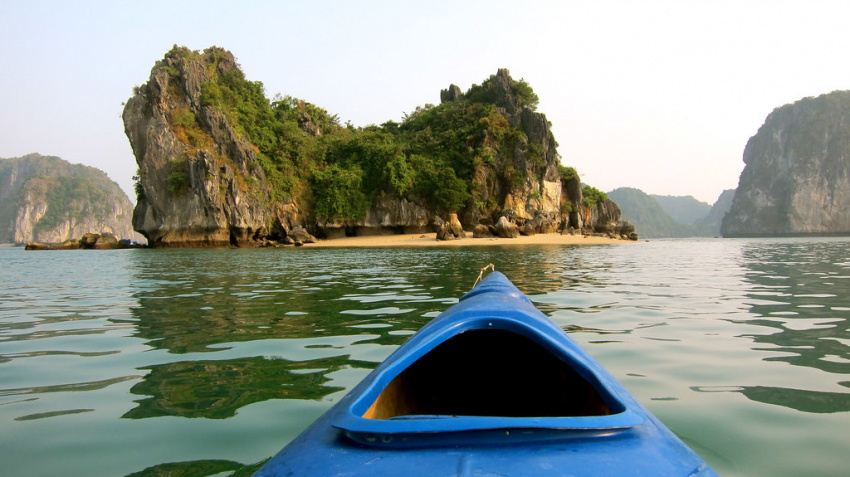 Rủ nhau trải nghiệm kayaking Vịnh Lan Hạ