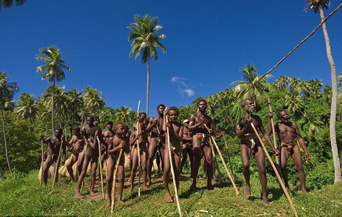 Nghi lễ trưởng thành đáng sợ của bộ lạc Vanuatu