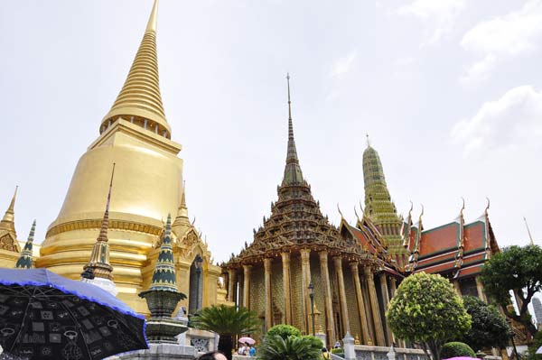 Rực rỡ cung điện dát vàng giữa thủ đô Bangkok