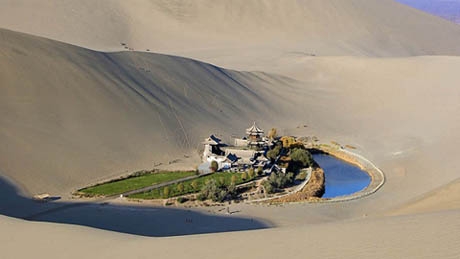 Ốc đảo thiên đường giữa lòng sa mạc ở Trung Quốc