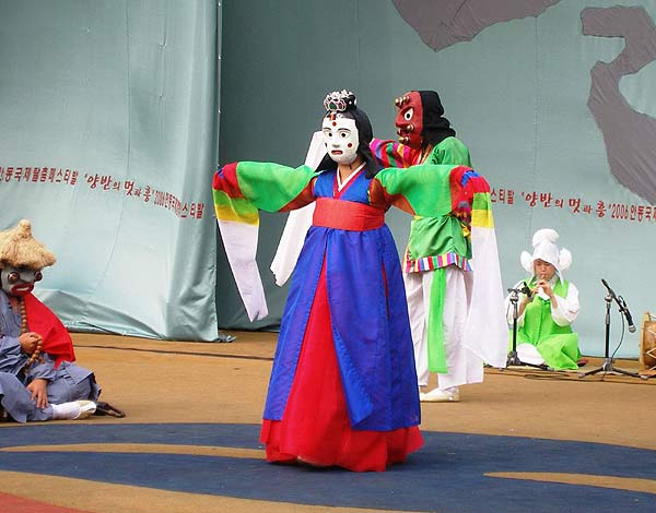 Độc đáo nghề múa mặt nạ Hàn Quốc