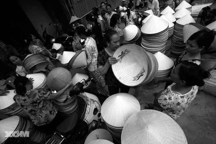 Tìm về với nón làng Chuông