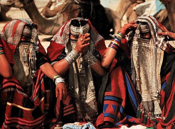 tạo hình sáng tạo cho các cô dâu bộ lạc