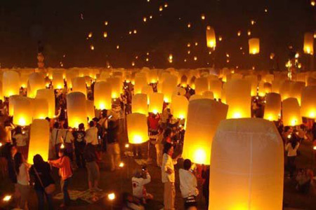 Rực rỡ ánh nến trong lễ hội Loi Krathong