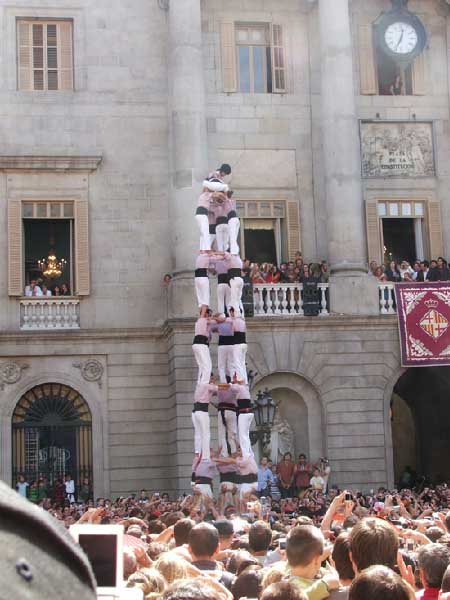 Thú vị với lễ hội xây tháp ở Tây Ban Nha