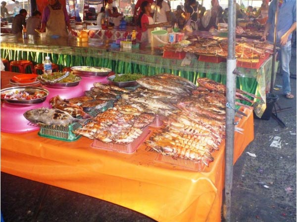 lang thang thưởng thức ẩm thực chợ đêm malaysia