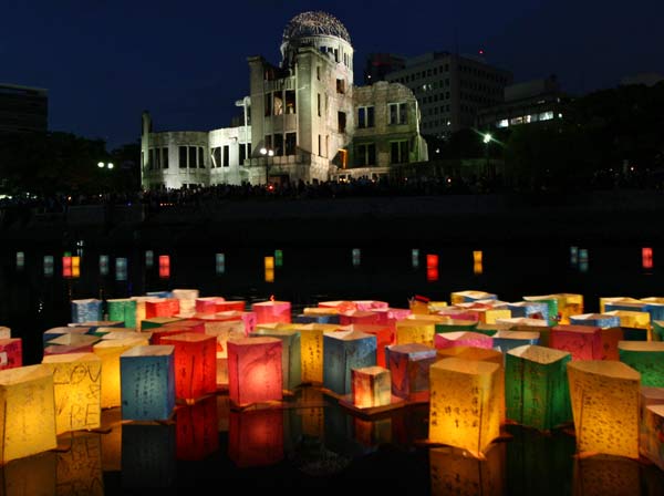 Thiêng liêng lễ hội đèn lồng Hiroshima