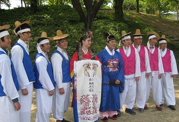 Nghi lễ vu quy độc đáo xứ Hàn