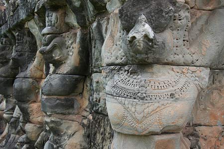Huyền bí những bức tượng sinh vật kỳ lạ ở Angkor Wat