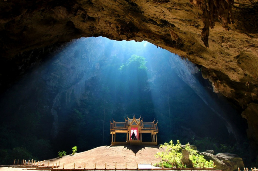 Kỳ bí hang động 200 tuổi ở Thái Lan