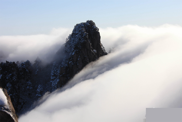 Vẻ đẹp tráng lệ của núi Hoàng Sơn sau mưa tuyết