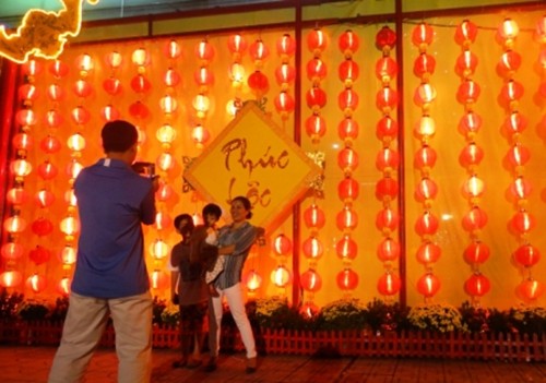 Rộn ràng với Hội đèn hoa Xuân tại Sài Gòn