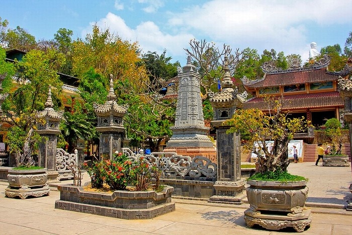 Du lịch Nha Trang vãn cảnh Long Sơn Tự