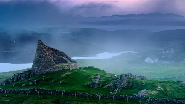 scotland đẹp tuyệt những rặng núi đá tựa trong tranh