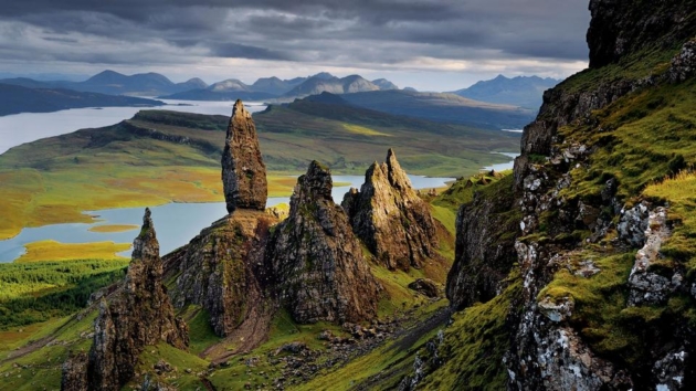 scotland đẹp tuyệt những rặng núi đá tựa trong tranh