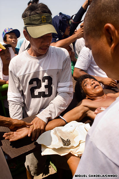 dự lễ thánh đóng đinh vào chân tay ở philippines