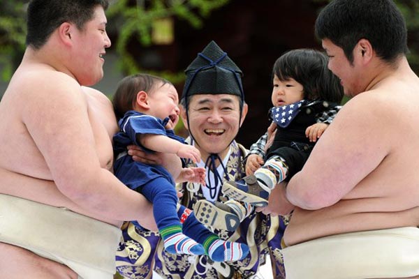 Vui nhộn với lễ hội Sumo dọa trẻ con ở Nhật Bản