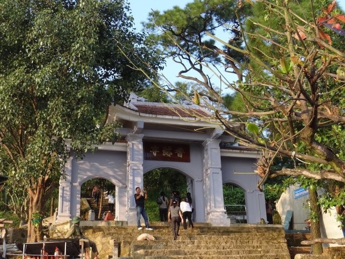 Trẩy hội khai xuân ở chùa Hương Tích - Hà Tĩnh