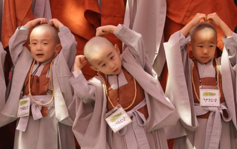 Xem trẻ em Hàn Quốc mừng Phật đản