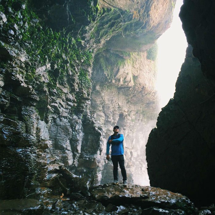Không ngờ rằng ngay gần Đà Lạt cũng có hang động kì bí ẩn mình sau ngọc thác đẹp tựa tranh