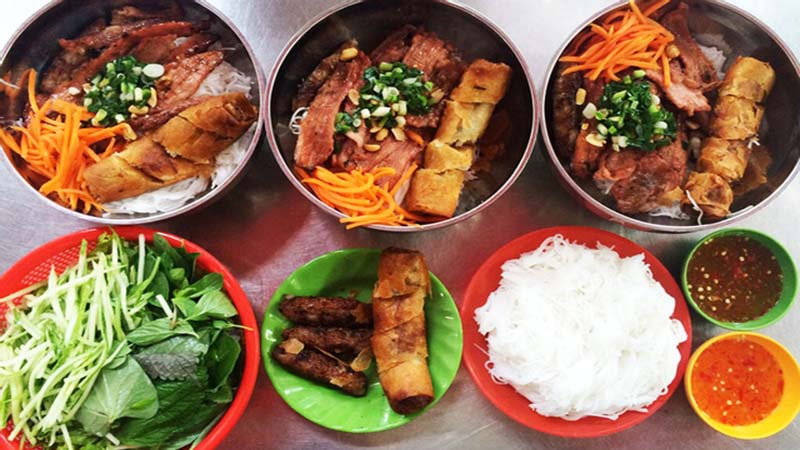 10 quán bún thịt nướng ngon, giá thành lại vừa túi tiền tại quận Tân Phú