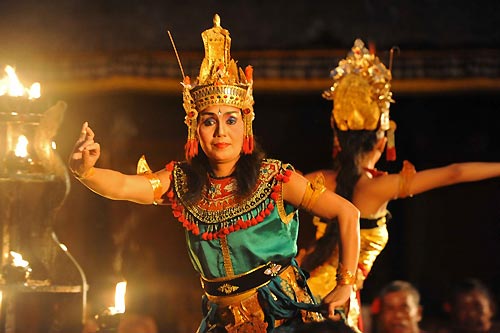 Đặc sắc điệu múa Kecak trên đảo Bali, Indonesia