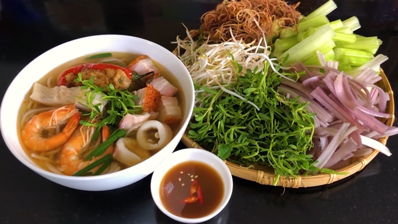 quán bún mắm ngon ở quận 2, 7 quán bún mắm ngon đậm đà topping 'tràn bờ đê' tha hồ đánh chén ở quận 2