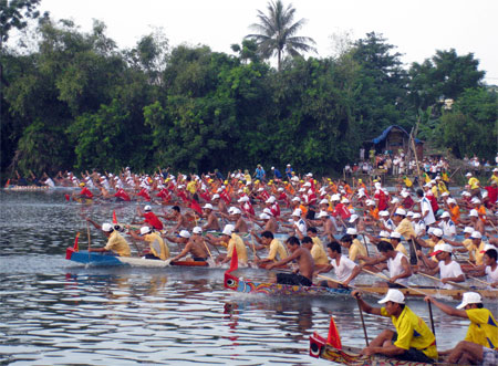 Rộn ràng Hội đua thuyền ở Quảng Nam