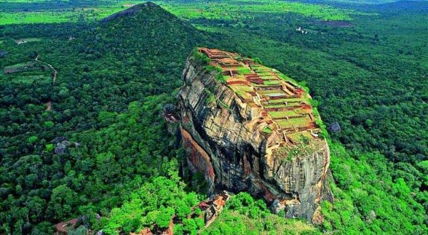 thành phố cổ từ thế kỷ thứ 5 trên đá ở sri lanka