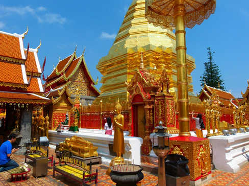 Ngôi chùa cổ lộng lẫy ở Chiang Mai