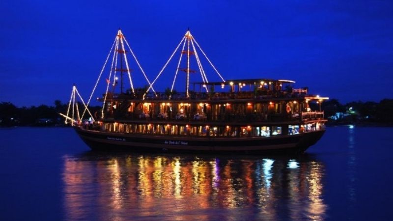 5 điểm ăn tối trên du thuyền sang trọng ở Sài Gòn