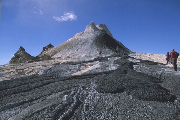thám hiểm ngọn núi lửa mát nhất thế giới