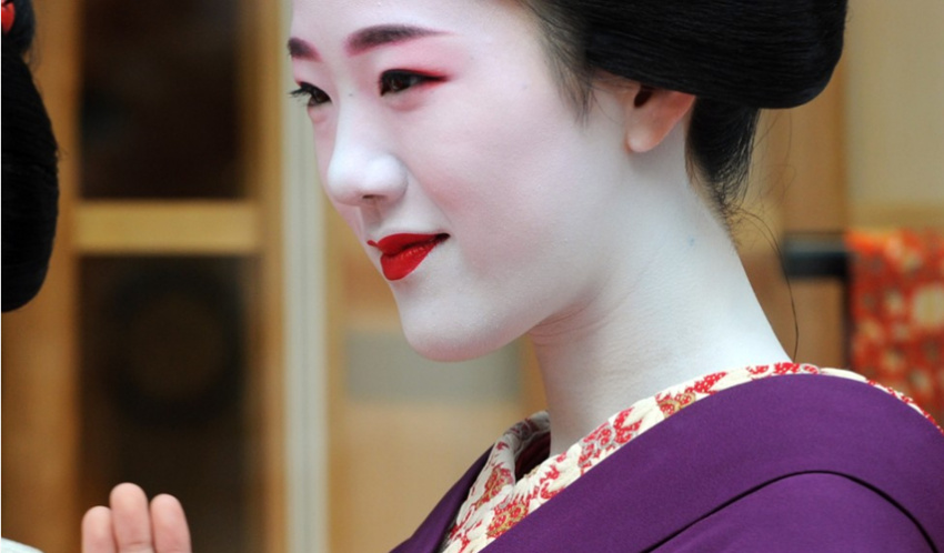 khi geisha 'khuyến mại'