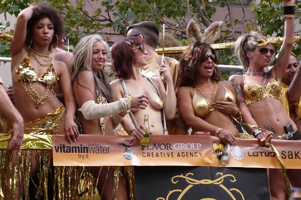'bỏng mắt' tại những lễ hội sex lớn nhất hành tinh
