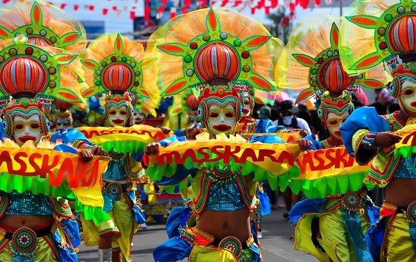 lễ hội nụ cười màu mè ở philippines