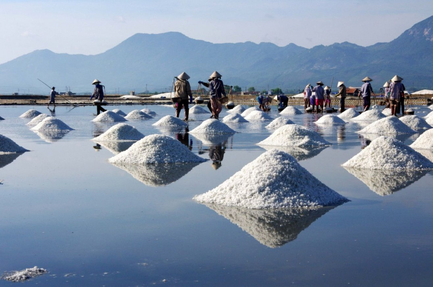 bãi biển sa huỳnh, du lịch quảng ngãi, du lịch sa huỳnh, khách sạn quảng ngãi, khám phá quảng ngãi, muối sa huỳnh, mytour.vn, ruộng muối sa huỳnh, chắt chiu hạt muối sa huỳnh