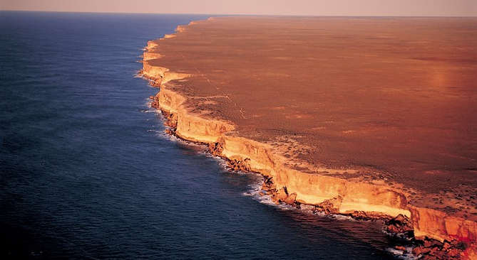 Những vỉa đá khổng lồ hùng vĩ ở Australia