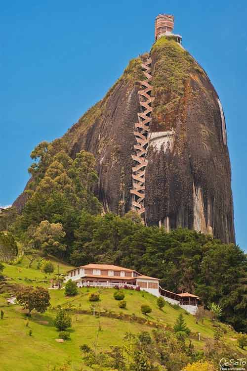 hòn đá khổng lồ ở colombia