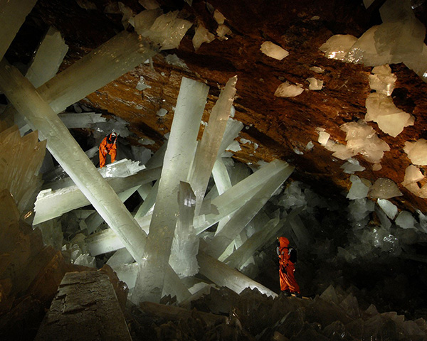 Thám hiểm 5 hang động ấn tượng nhất thế giới