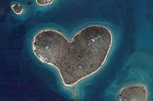 vòng quanh thế giới ngắm những hòn đảo hình trái tim tuyệt đẹp