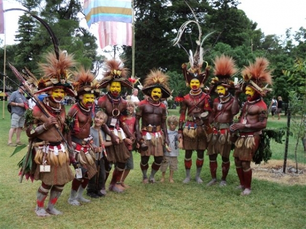 Khám phá tập tục 5 bộ tộc kỳ dị nhất thế giới