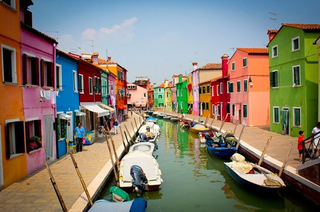 Ghé thăm ngôi làng màu sắc rực rỡ nhất nước Ý