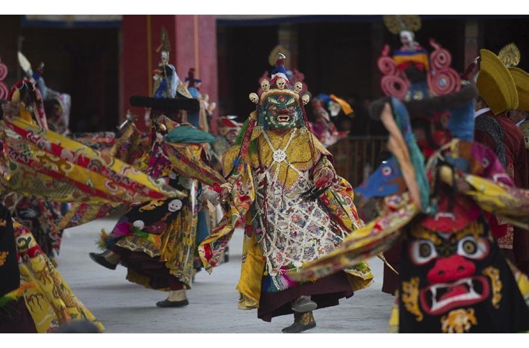 độc đáo điệu múa trừ tà của người tây tạng