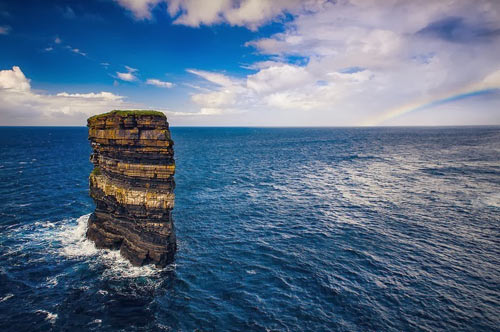 kỳ vĩ tháp đá trơ trọi giữa biển khơi ở ireland