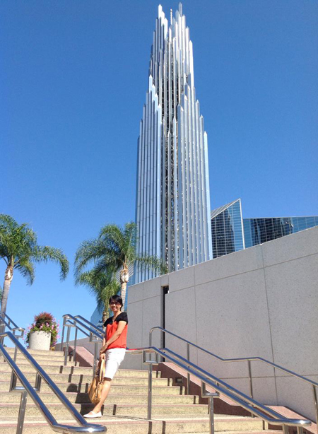 ấn tượng nhà thờ kính cao nhất thế giới ở california