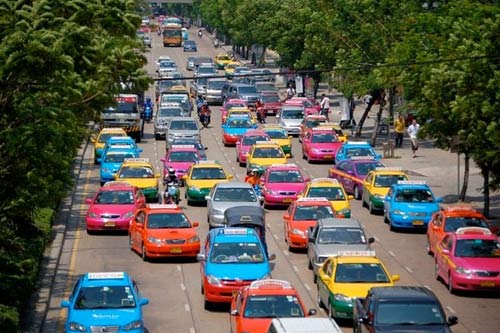 Độc đáo những chiếc taxi sặc sỡ trên đường phố Thái Lan